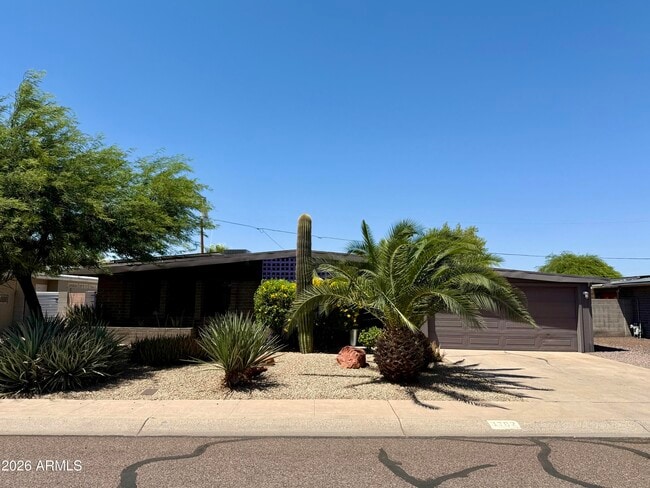 Photo - 3702 E Paradise Dr
