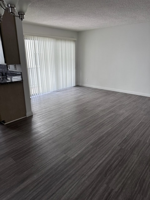living room - 440 Hayworth N Ave Unit 311