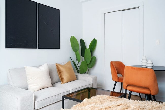 Photo - 317 W 74th St Unidad ID1021990P