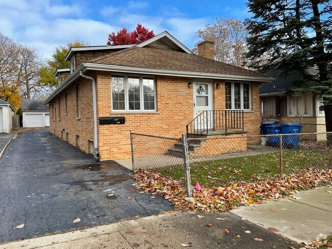Building Photo - 573 Chicago Ave Rental