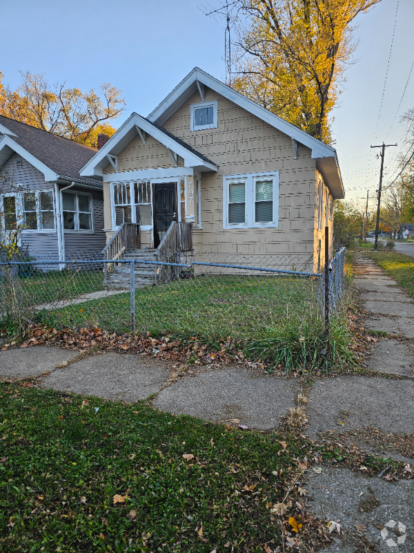 Building Photo - 797 Ogden Ave Rental