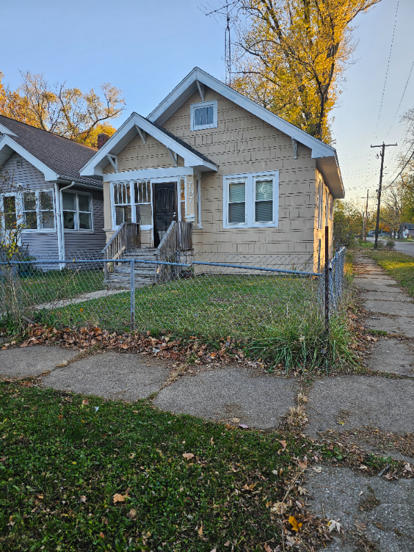 Photo - 797 Ogden Ave House