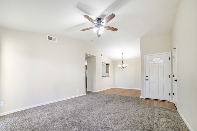 Living and dining area in a single level - Town and Country