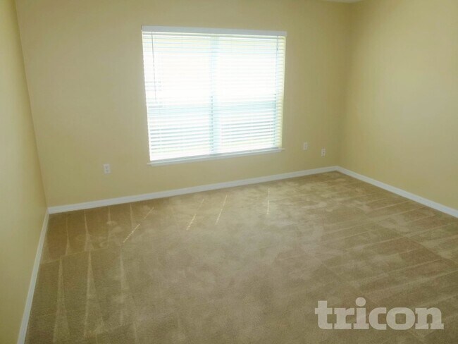 Photo - 192 King Arthur Ct