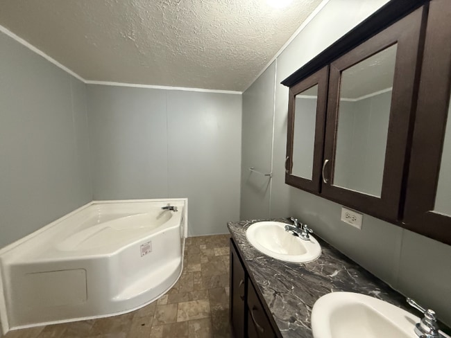 Photo - 47 W Manor St