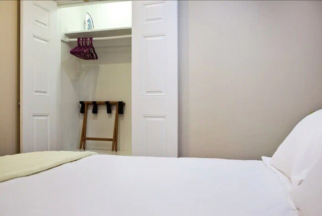 Photo - 2803 Ontario Rd NW Unit B