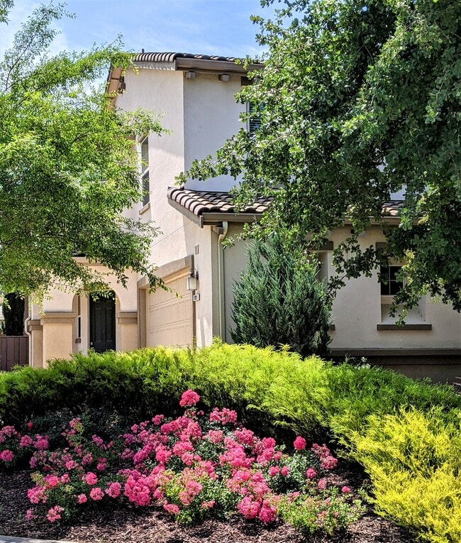 Timeless Architecture - 15925 Piazza Way Casa