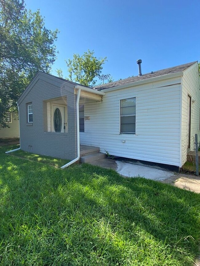 Building Photo - Cute 3 Bed 1 Bath Near Tinker AFB Rental