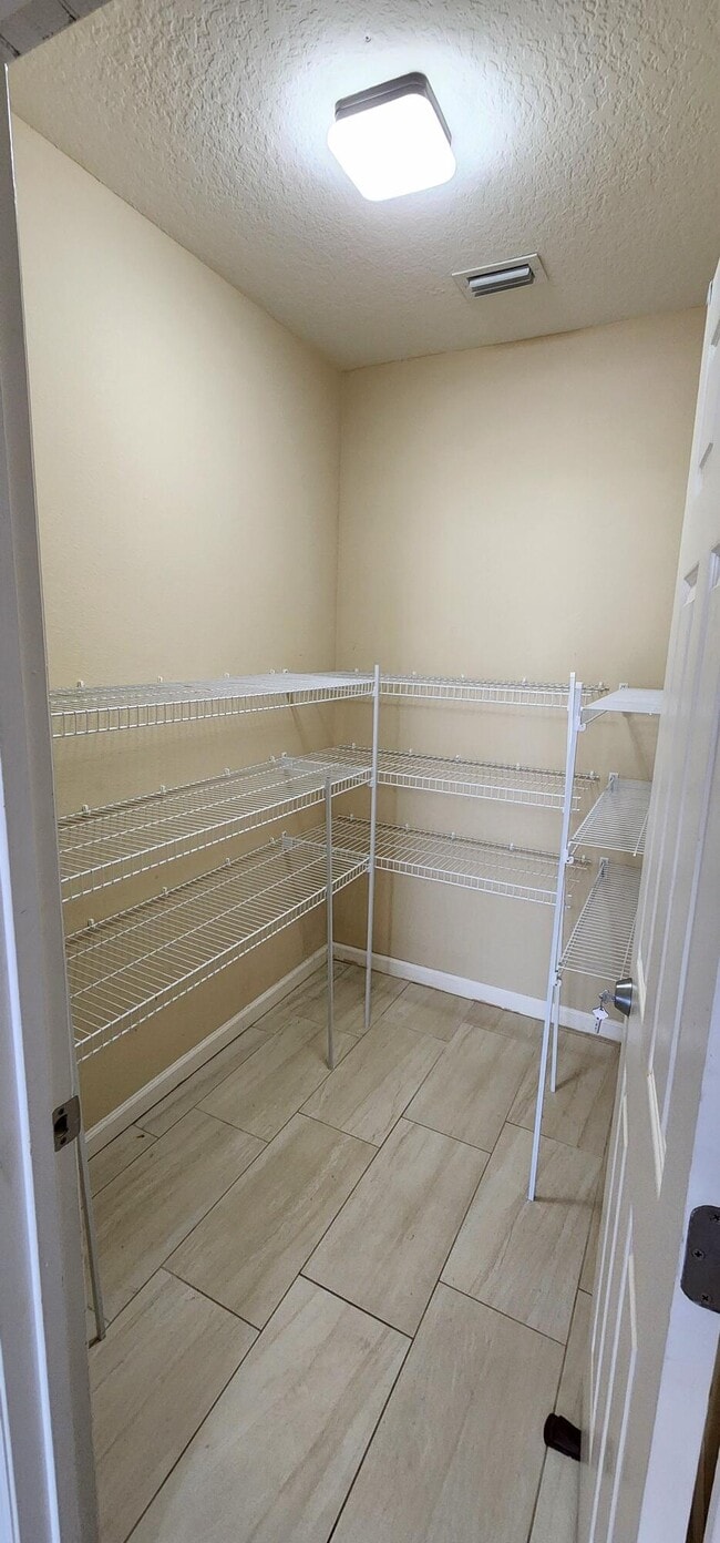 Photo - 2402 Okalani St