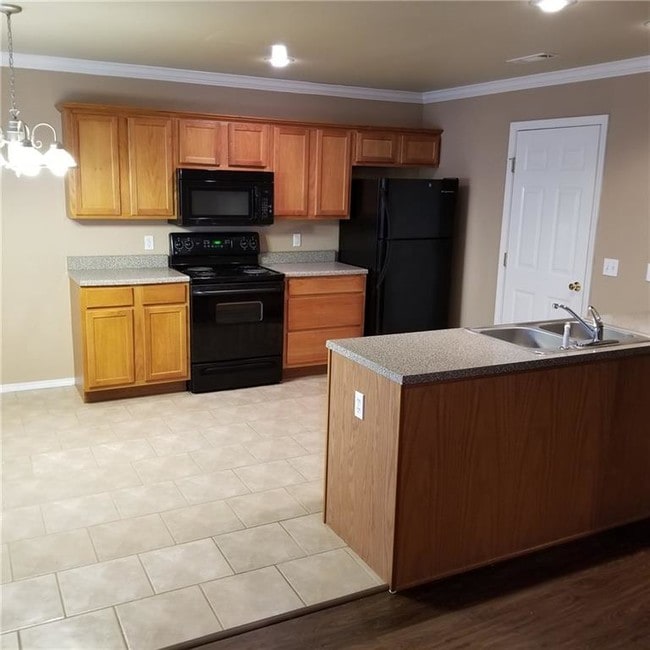 Photo - 2221 Skyler Dr