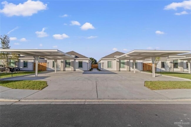 Building Photo - 1213 Shavano Dr Unit 4