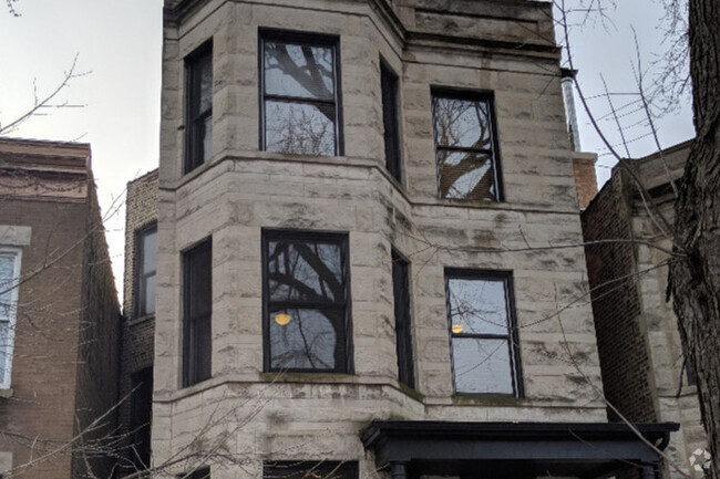 Building Photo - 3838 N Kenmore Ave Unit 3 Rental
