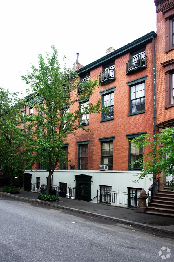 Photo - 434-436 W 22nd St Apartments