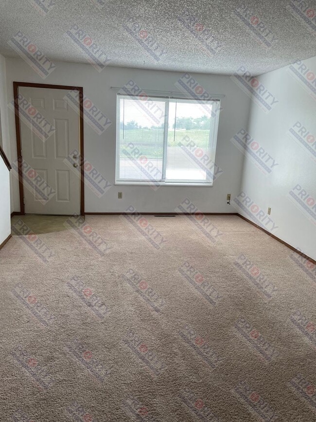 Photo - 2 bedroom, 1.5 bath 899 sqft.