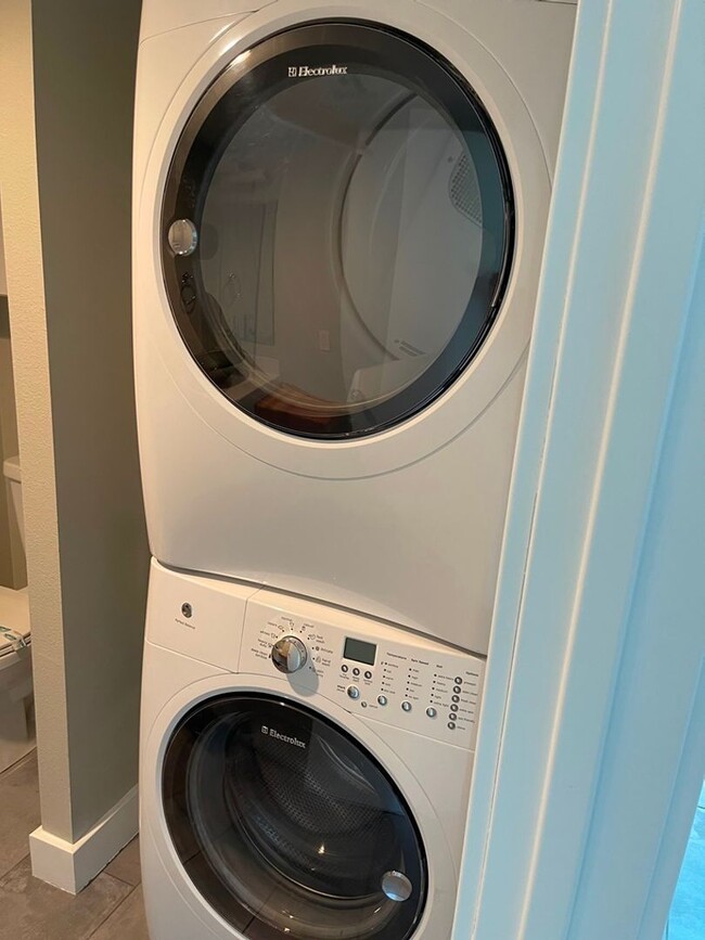 Photo - 2927 E Fairmount Ave