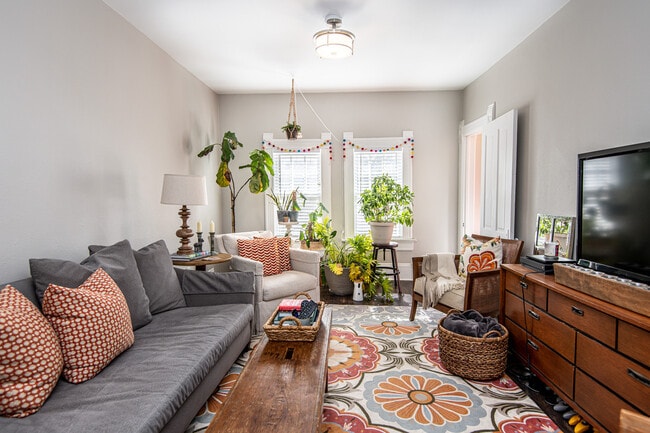 Photo - 1014 E Pearson St