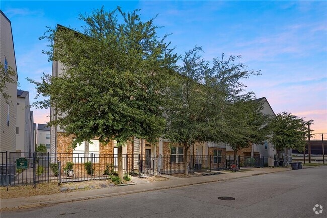 Building Photo - 707 Schwartz St Rental