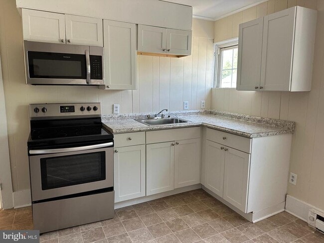 Photo - 1605 Charles St