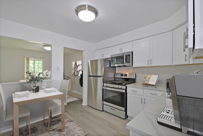 Photo - Huntley Square