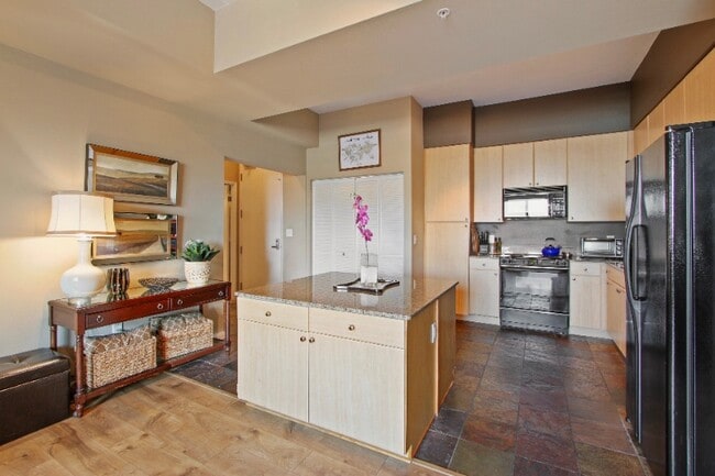 Building Photo - 388 E Ocean Blvd Unit 1505