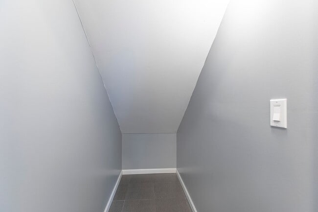 Building Photo - 2615 Booth Rd Unit A