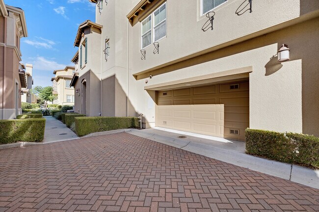 Photo - 588 Dovecote Ln