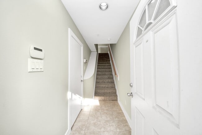 Photo - 8715 Meadowcroft Dr Unit 404