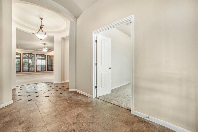 Photo - 340 Grafton Ln