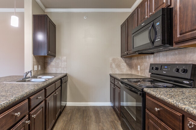 2BR, 2BA - 1,127SF