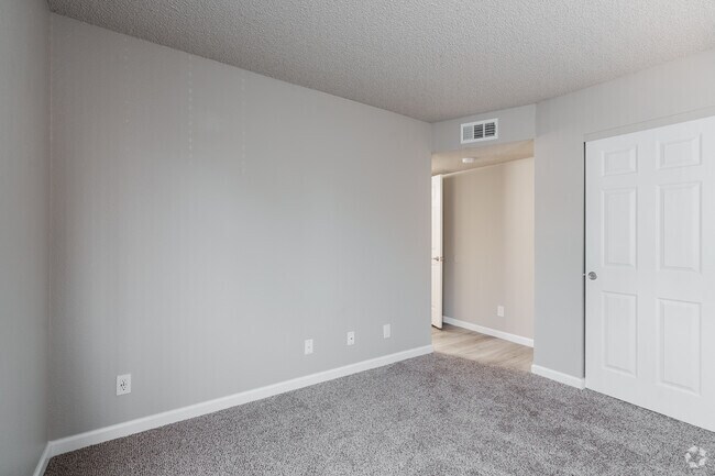 2BR, 2BA - 950SF - Primary Bedroom