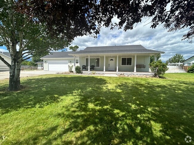 Building Photo - Wonderful 3 Bdrm, 2 Bth Home in Corvallis