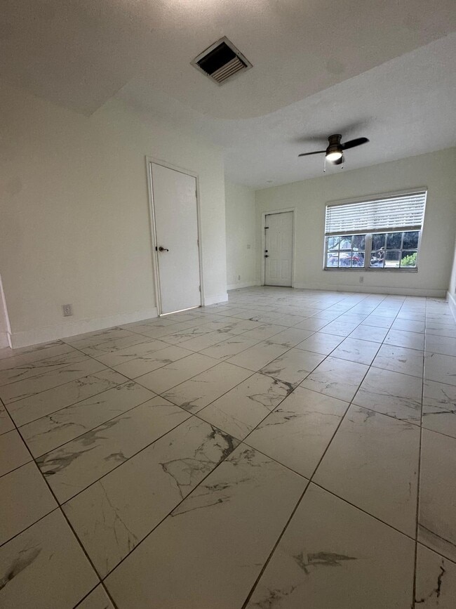 Photo - 5444 Jubilee Way