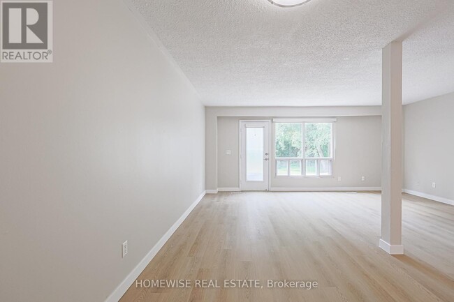 Photo - 560 Waverly St N