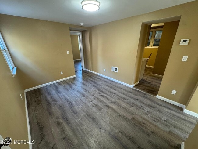 Building Photo - 724 Cortlandt St Unit 5 Rental
