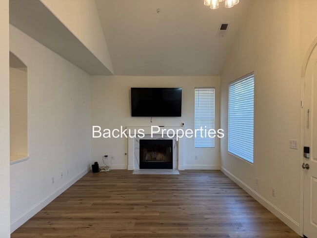 Photo - Beautiful 3 bedroom home in Greenfield