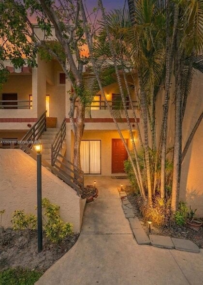 Building Photo - 20160 NE 3rd Ct Unit 3