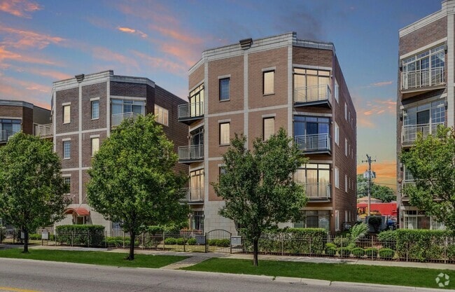 Building Photo - 7932 W Grand Ave Unit 3E Rental