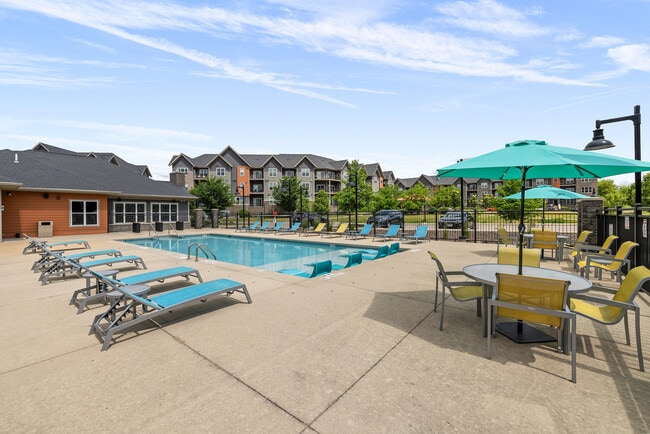 22 Slate Baja Shelf Pool Deck