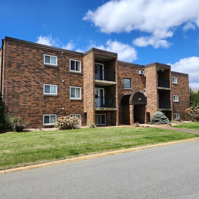 Building Photo - 319 7th St N Unit 64
