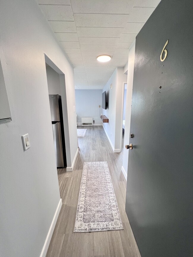 Building Photo - 180 Tecumseh Rd E Unit 6