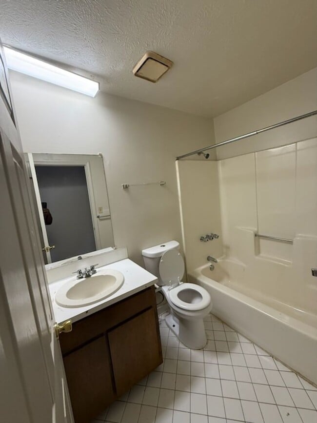 Photo - 2339 Schaul St Unit C