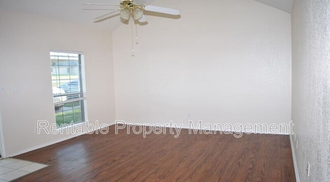 Photo - 105 Collett Ct