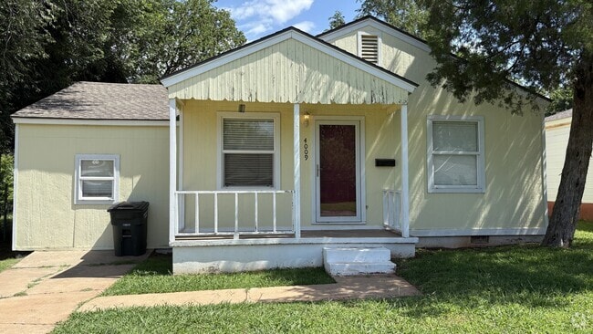 Building Photo - 4009 SE 25th St Rental