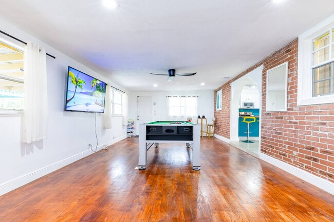 Photo - 910 NE 49th St Unidad ID1258733P