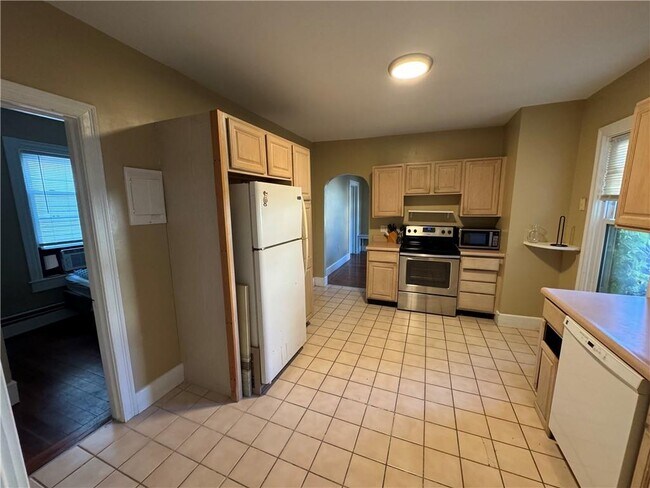 Building Photo - 46 William St Unit 2