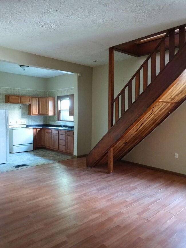 Photo - 107 S Walnut St Unit Apt 2