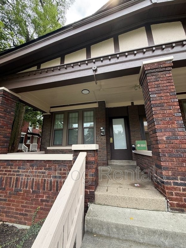 215 E 14th Ave