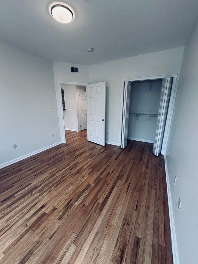 Building Photo - 920 Jefferson St Unit 303