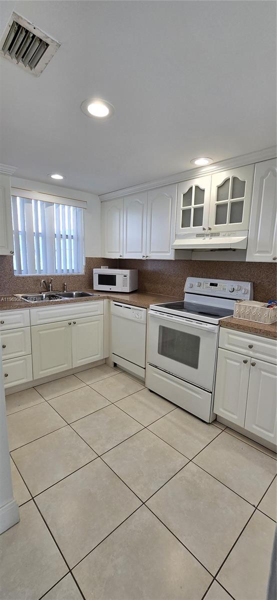 Building Photo - 9375 Fontainebleau Blvd Unit L429