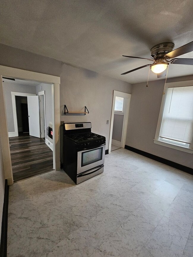 Photo - 48th,W.3664 Unit 3